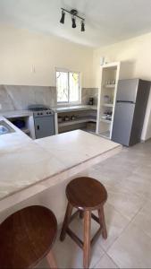 Virtuvė arba virtuvėlė apgyvendinimo įstaigoje Los Amores Apartments B