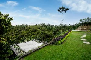 Bubble Hotel Bali Ubud - Adults Only外面的花园