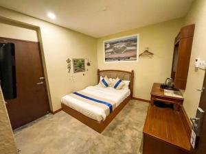 a hotel room with a bed and a television at Aladdin Dream Hotel in Johor Bahru +51 photos
