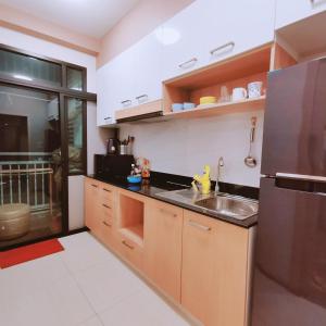 Η κουζίνα ή μικρή κουζίνα στο CBP treasure condo 泳池景 +2 φωτογραφίες