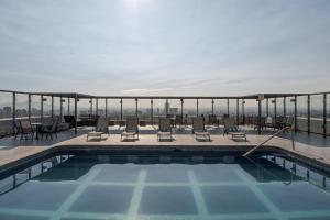 Bazén v ubytování Holiday Inn Guadalajara Select by IHG nebo v jeho okolí