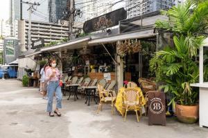 ผู้เข้าพักที่ Internet celebrity train night market swimming pool free WiFi mrt 100m