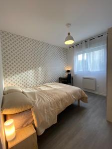 Posteľ alebo postele v izbe v ubytovaní Sleep In La Mulatière