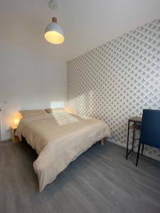 Posteľ alebo postele v izbe v ubytovaní Sleep In La Mulatière