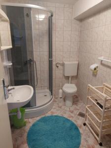 Bilik mandi di Apartment Boras