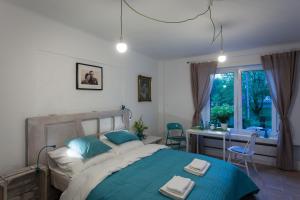Ένα ή περισσότερα κρεβάτια σε δωμάτιο στο Pilotow 87 Apartments