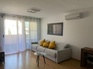 Χώρος καθιστικού στο KHELOK HOME