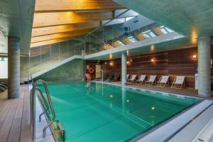 an indoor swimming pool with a pool at Royal Tulip Sand Zdrojowa Mezzanine Hotel Room by Renters in Kołobrzeg