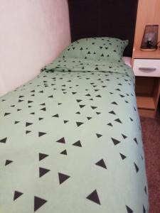 Un pat sau paturi într-o cameră la Chalet op de Holterberg