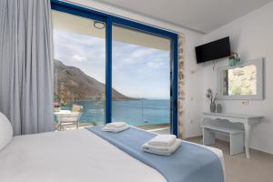 Gallery image of Molos Apartments in Loutro