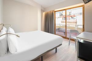 Postel nebo postele na pokoji v ubytování Hotel Andalucía