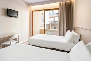 Postel nebo postele na pokoji v ubytování Hotel Andalucía