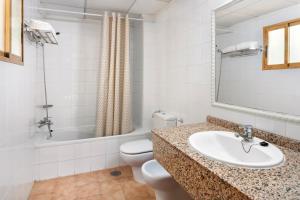 a bathroom with a sink and a toilet and a tub at Hotel Andalucía in Benidorm