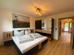 a bedroom with two beds and a ceiling at Ferienwohnungen Moser in Steinberg am Rofan