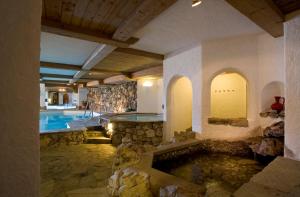 a swimming pool in a building with a swimming pool at LANIG Hotel Resort&Spa - Wellness und Feinschmeckerhotel - family owned and managed in Oberjoch