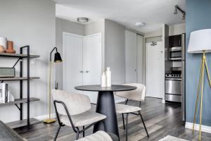 a dining room with a table and chairs at Edgewater 1br w gym deck lounge nr L CHI-918 in Chicago
