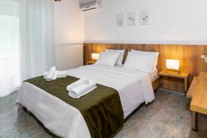 Ένα ή περισσότερα κρεβάτια σε δωμάτιο στο Elva villa +55 φωτογραφίες