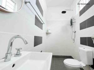Ένα μπάνιο στο MINIMALIST ZEN 135 LANGKAWI- BBQ NETFLIX NINTENDO TABLE TENNIS - 4BR3B-Max 12pax +58 φωτογραφίες