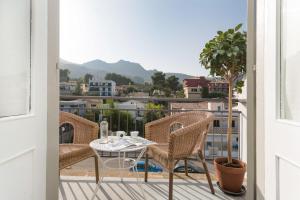 a balcony with a table and chairs and a view at Boutique Hotel Oriola in Cala de Sant Vicent