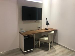 TV a/nebo společenská místnost v ubytování Silken Rona Dalba