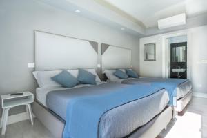 A bed or beds in a room at Scipioni Best Rooms