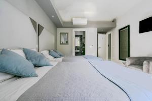 A bed or beds in a room at Scipioni Best Rooms