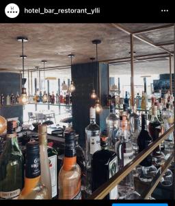 HOTEL BAR RESTORANT YLLI的酒水
