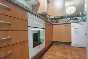 Kuchyňa alebo kuchynka v ubytovaní Ideal Apartamento Manilva Playa