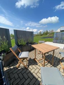a wooden table and chairs on a patio at Ferienwohnung Katharinenberg in Katharinenberg