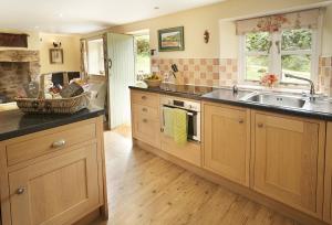 Kuchyň nebo kuchyňský kout v ubytování Orchard Cottage Monmouthshire + 6 fotografií