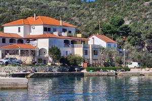 Fotografie z fotogalerie ubytování Apartment Zaglav 3 - first sea row v destinaci Zaglav