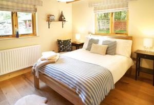 Een bed of bedden in een kamer bij Deerpark Lodge