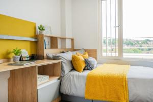 a bedroom with a bed and a desk and a window at For Students Only Modern Studios and Ensuite Bedrooms with Shared Kitchen at Hillfort House in Brighton in Brighton & Hove