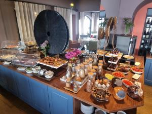 a buffet with a lot of food on a table at Boutique Hotel Vivenda Miranda in Lagos