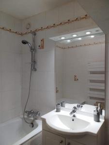Zdjęcie z galerii obiektu Appartement les Rousses Bien situé w mieście Les Rousses +2 zdjęcia