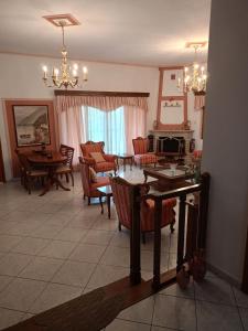 Μια τηλεόραση ή/και κέντρο ψυχαγωγίας στο PORCELANICO 7