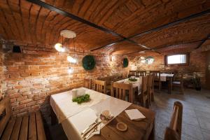 Reštaurácia alebo iné gastronomické zariadenie v ubytovaní Penzion Martina****