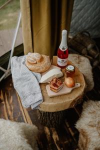 a table with a plate of food and a bottle of sauce at GLAMPING SLOVENSKO in Konská