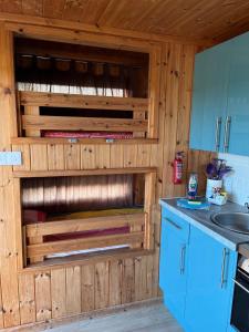 Gallery image of Cove Shepherds Hut in Penally +29 photos