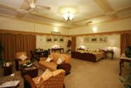 Karni Bhawan Palace - Heritageby HRH Group of Hotels tesisinde bir restoran veya yemek mekanı