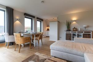 Posezení v ubytování Ferienhaus Kirchenstraße Appartement Achtern Diek OG