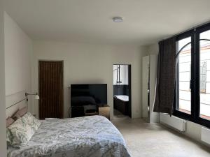 Suites Number 22 Antwerpにあるベッド