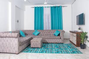 Posezení v ubytování Nyali 3 Bedroom Sea View Apartment