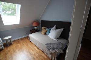 Postel nebo postele na pokoji v ubytování Ferienwohnung mit Haffblick in Stolpe OT Gummlin Usedom