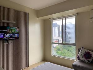 Comfy Avida Cebu w/ Pool(2 adjoined units) 50MBPS TV 또는 엔터테인먼트 센터