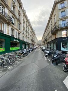 Cozy flat nearby Arc de triomphe, Champs Elysees & Palais des congres
