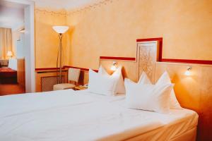 Posteľ alebo postele v izbe v ubytovaní Hotel Brücklwirt