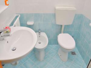 A bathroom at Seaside bright flat with terrace - Beahost