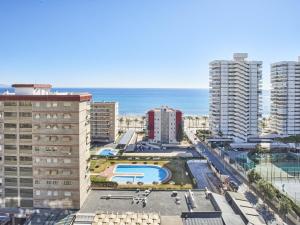 z góry widok na miasto z wysokimi budynkami w obiekcie Myflats Premium Costa Blanca w Alicante