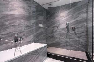 Vannituba majutusasutuses Park Inn by Radisson, Lagos Victoria Island
